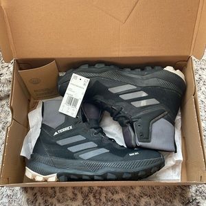 adidas women TERREX WMN MID RAIN.RDY Hiking Shoes Boots / Size 7